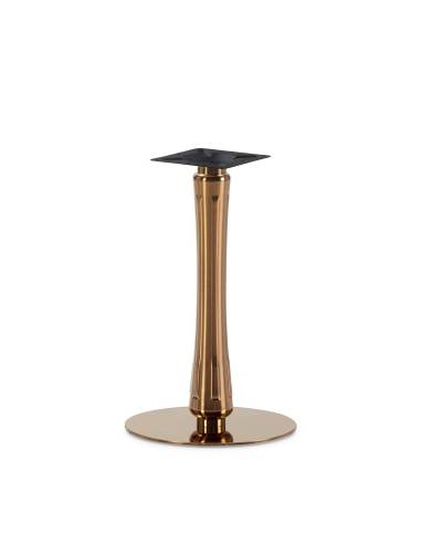 El pié de mesa acero oro rosa no solo es robusto y estable, sino que también añade un brillo sutil y moderno a la estancia.