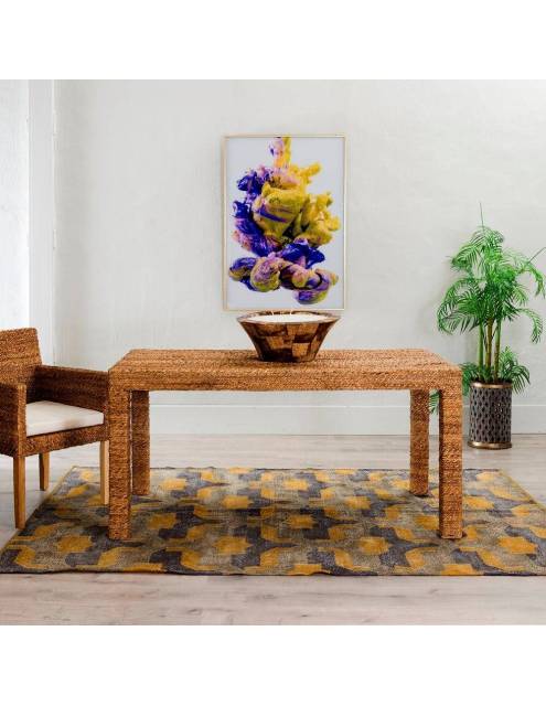 La mesa comedor fibra La Palma es una bella y singular mesa realizada con fibra de plátano