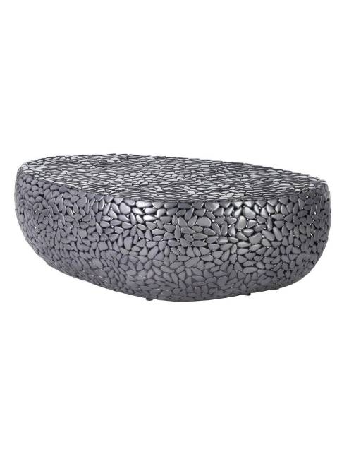 Con un sofisticado diseño y acabado tipo mosaico de piedras de metal, presentamos la mesa de centro playa hierro.