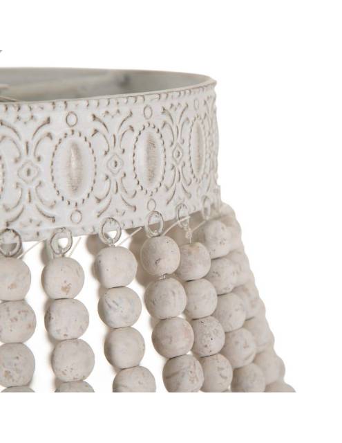 Original lámpara techo bolas pedrea blanca en metal y madera formada por elegantes cuentas en acabado blanco rozado.